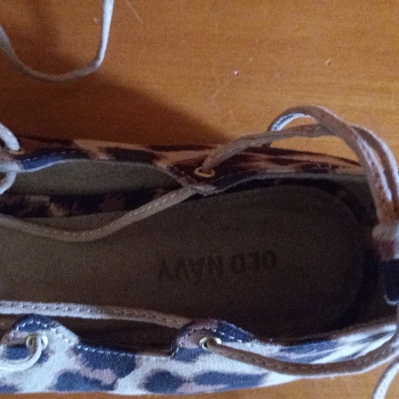 Old Navy Leopard Print flays - Picture 3 of 3